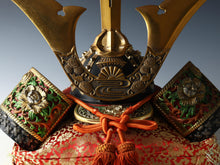 Japanese Beautiful Samurai Helmet  -Kusunoki Masashige Kabuto- with a cushion
